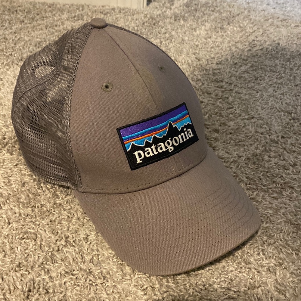 Light grey Patagonia hat